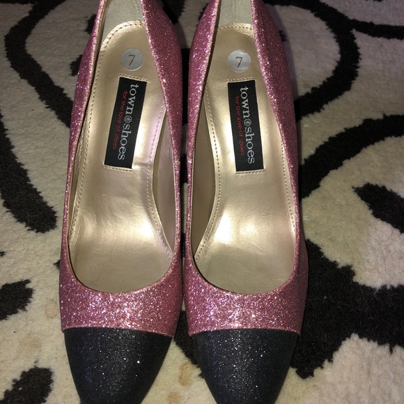 Town of shoes sparkling heels - Picture 1 of 3